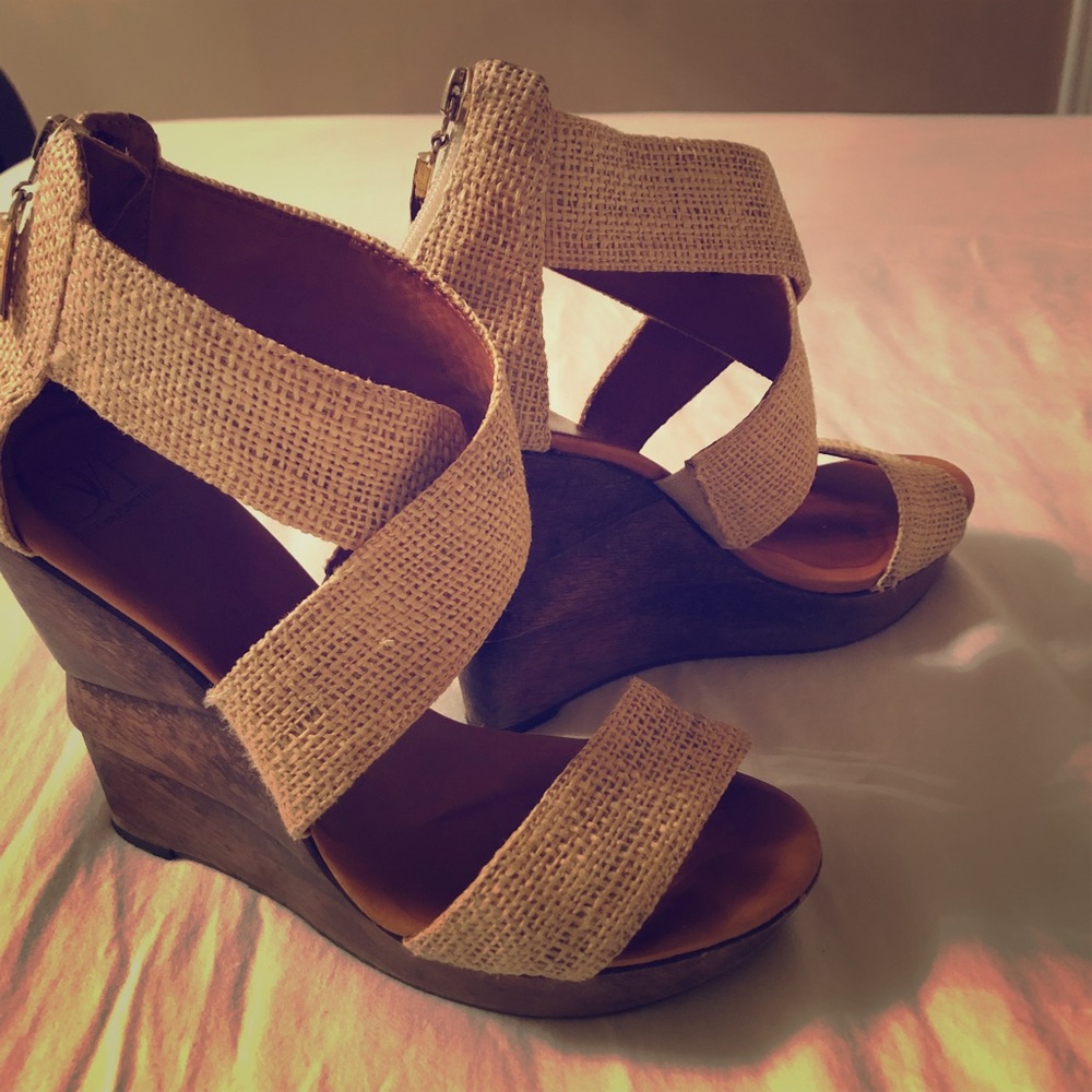 DVF wedges